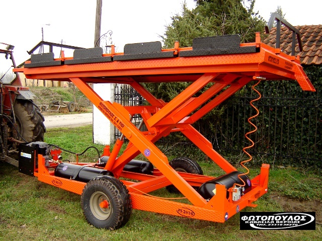 Ανυψούμενη - Ανατρεπόμενη πλατφόρμα μεταφοράς με Κλαδευτικό.